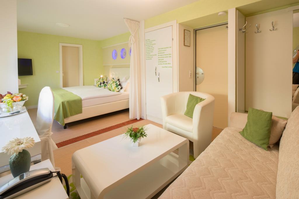 Deluxe Single Room,676273641:JPEG